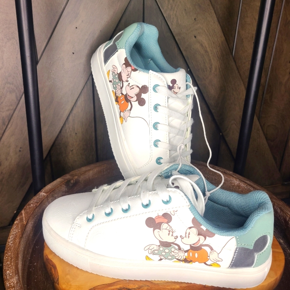 Disney Mickry and Friends Girls Character Sneakers 2024 Size 4 New‎ Without Tags